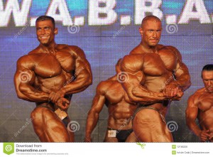 CHRONIQUE MACA bodybuilders-posing-